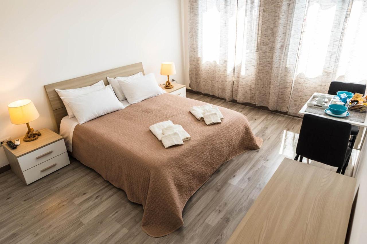 La Casa Del Poeta Hotell Porto Torres Exteriör bild